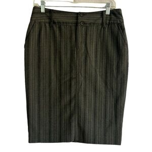 Old Navy Low Waist Stretch Pink Pinstripe Skirt • Used • Size: 6